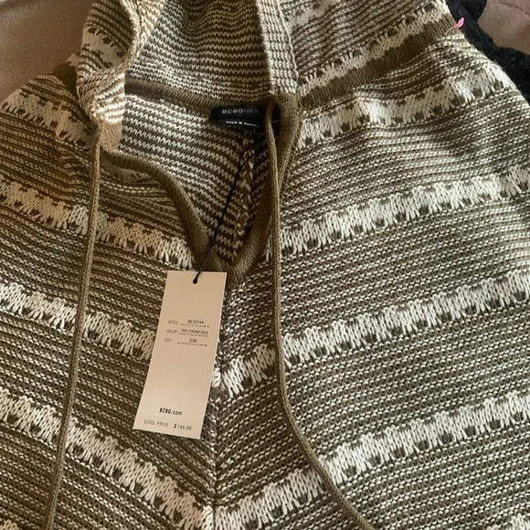 BCBG MAX AZRIA OLIVE GREEN CREAM GOLD METALLIC STRIPE HOOD FRINGE PONCHO SZ S/M - Picture 2 of 10